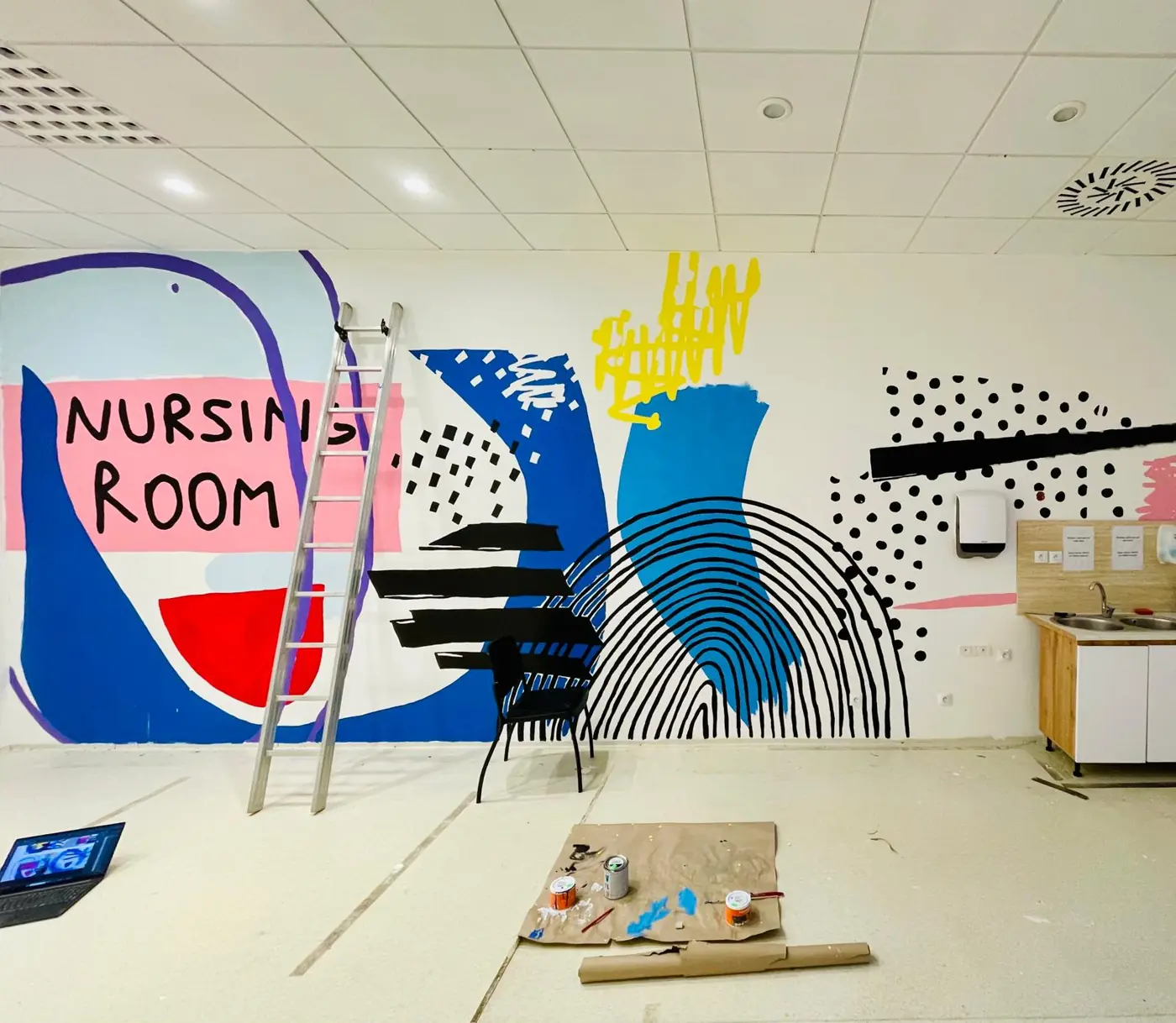 Barbarina maľba na stene: Nursing room v ružovej, modrej a čiernej